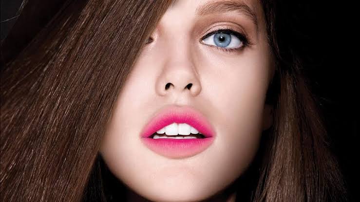 Blurred Lipline Makeup